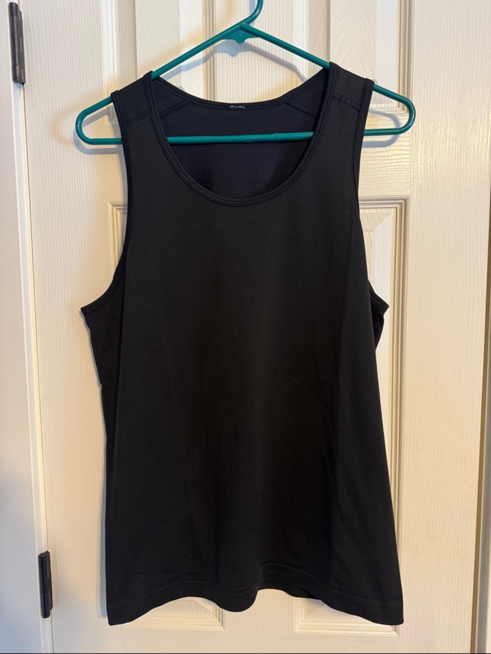 Men’s Lululemon training Tank top in size medium. Black.